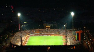 Imagine de ansamblu a stadionului Ceahlaul in nocturna