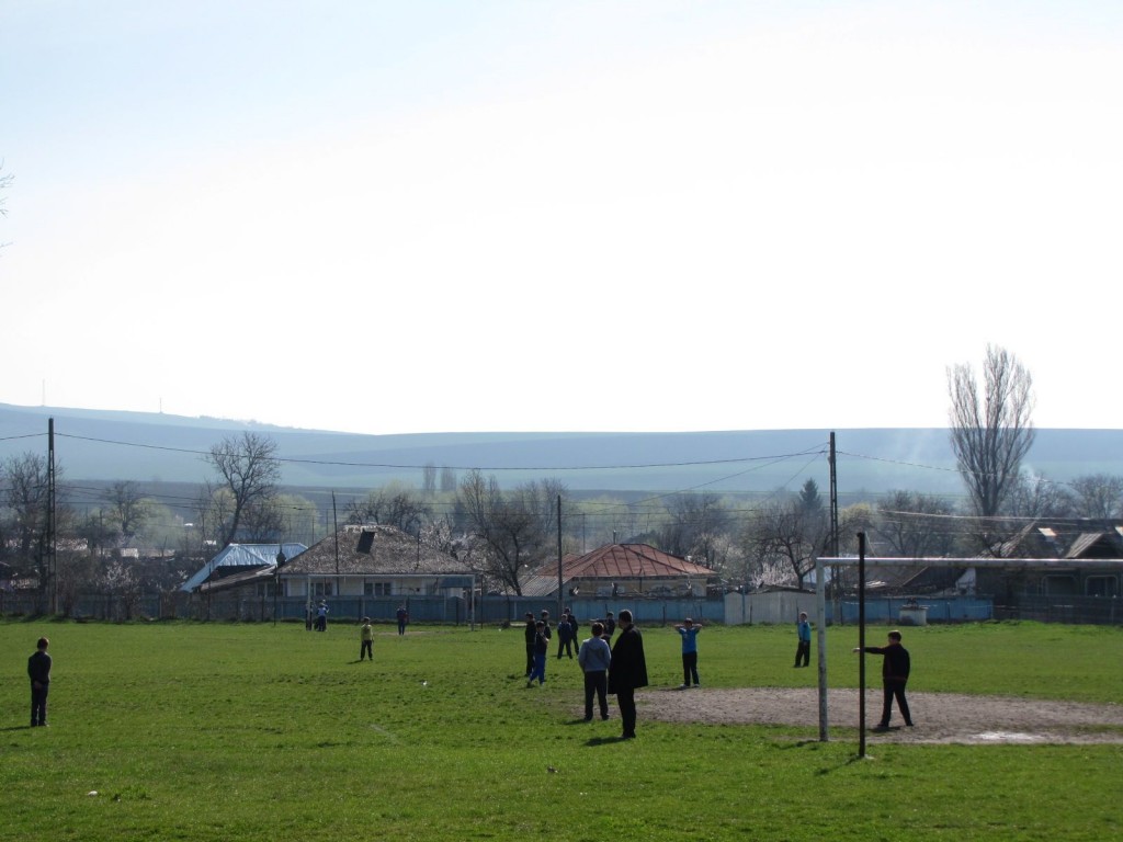 10. baietii la fotbal