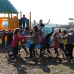 11. ...si fetele la joacă