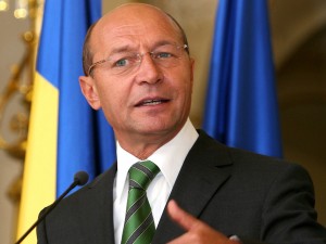 Băsescu a traversat județul Neamț “flancat” de poliție