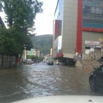 După furtună, străzi inundate în Piatra Neamț