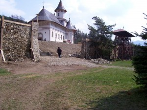 Mănăstirea Pângărați – un monument ”mutilat”