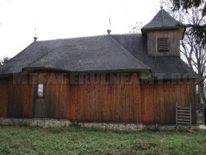 Bisericuțele de lemn din Dobreni, comori de istorie vie