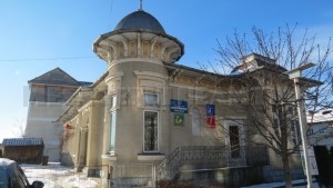 „Invazia” termopanelor pe clădirile de patrimoniu din Târgu Neamț