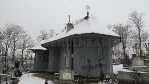 Indicatoare „mincinoase”  pe o biserică din Girov