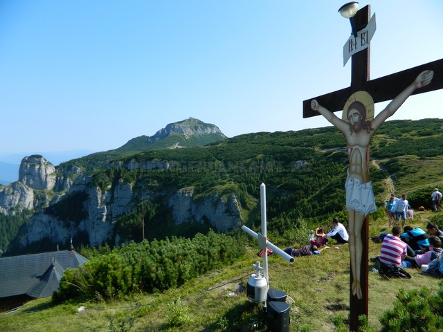 Măreția muntelui Ceahlău, între selfie-uri și regăsirea duhovnicească GALERIE FOTO