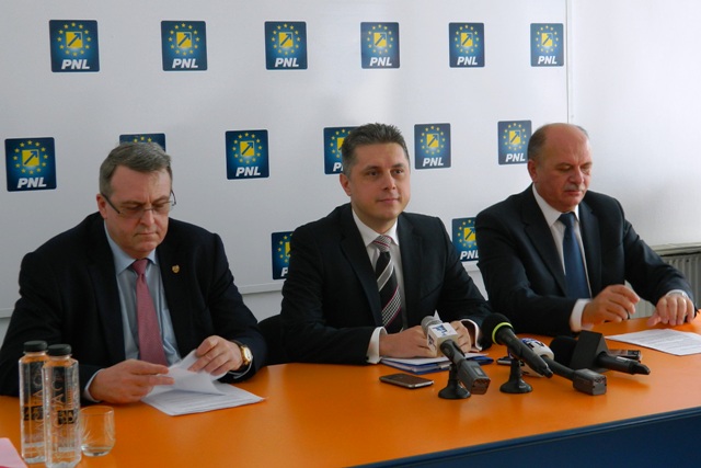 PNL Neamț mai dă o probă de unitate: Cozmanciuc cu Bușoi, Țapu et Comp. cu Orban