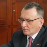 Ministrul Educației acuzat că se pregătește să încalce legea
