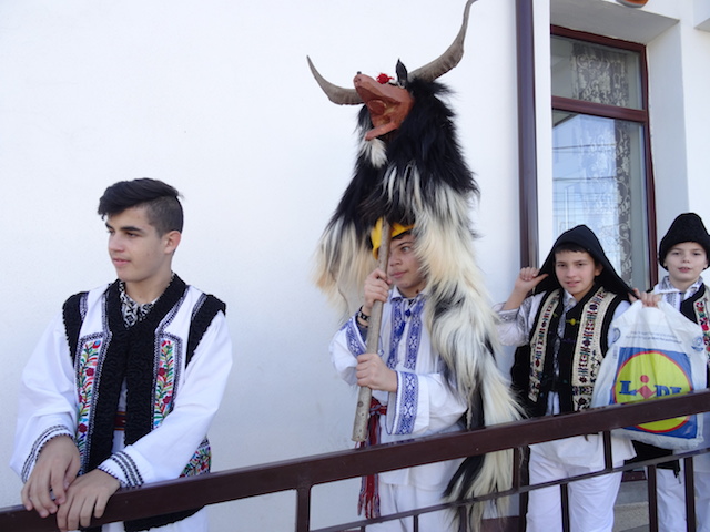 Spectacol de zile mari la Vânători Neamț cu datini și obiceiuri locale