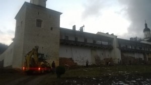 Starețul Mănăstirii Secu, și amendat, și cercetat penal
