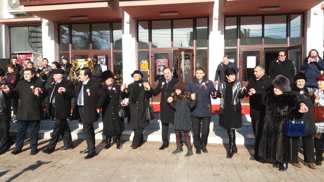 24 IANUARIE: Plăcinte și vin fiert, la Târgu Neamț, la serbarea Uniri! GALERIE FOTO