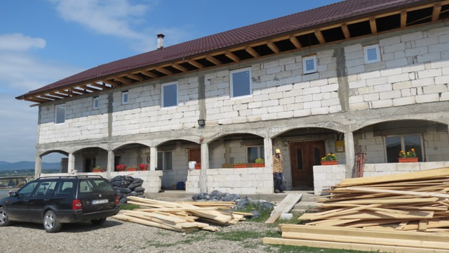 Mănăstirea Bociulești: dosar penal pentru chilii, preot oprit de la slujire