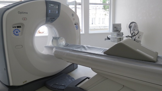 DNA trimite în judecată persoanele care s-au ocupat de achiziția tomografului la Piatra Neamț