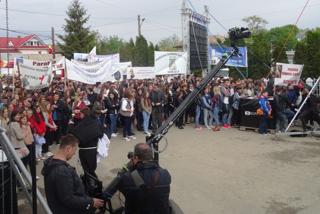Parohia Buruienești &#8211; Cincii mii de oameni au serbat Ziua Tineretului Diecezan