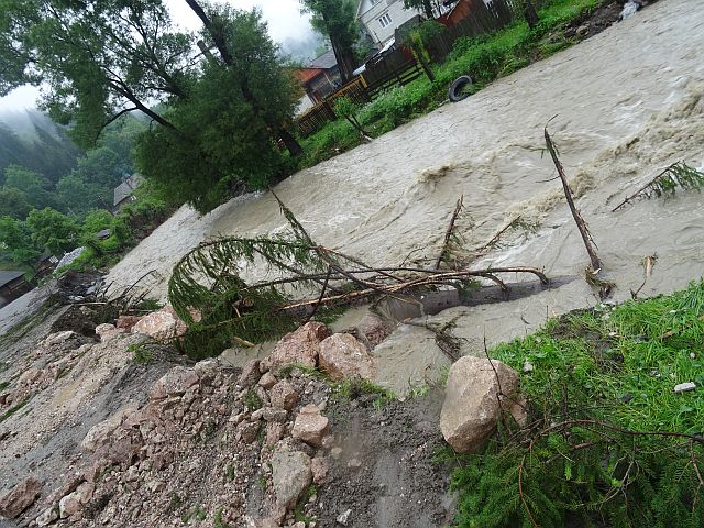 GALERIE FOTO Imaginea potopului la Bicaz Chei și Dămuc