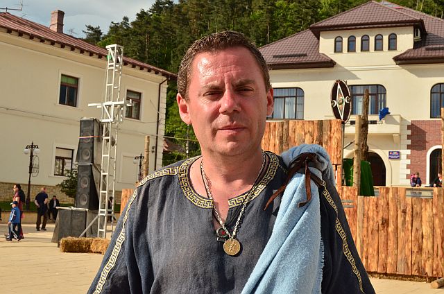 Liviu Zgârciu, istoricul pietrean care a creat sute de lecții de istorie vie