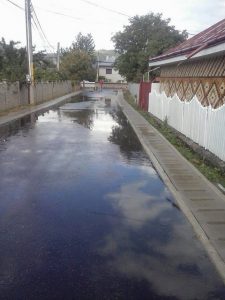 Fotografii de la cititori: Inundație pe strada 1 Mai din Humulești