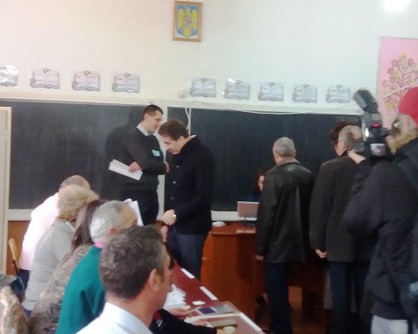 Târgu Neamț: Incidente la vot cu șefi de partide