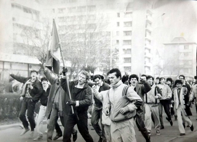 Revoluția de la Piatra Neamț = curajul de a ieși în stradă