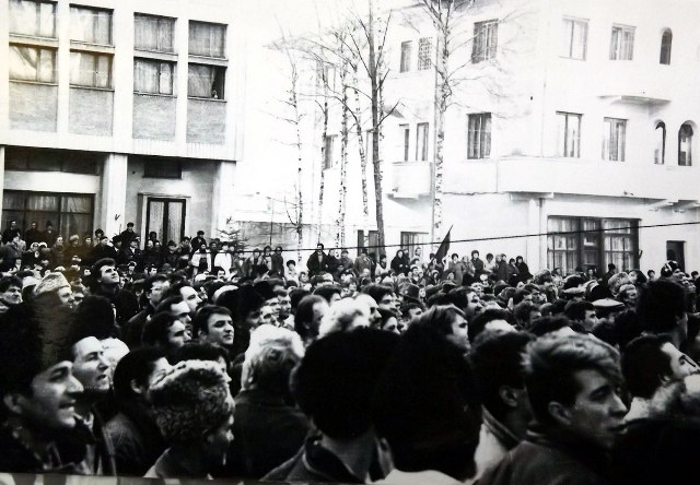 Revoluția de la Piatra Neamț = curajul de a ieși în stradă