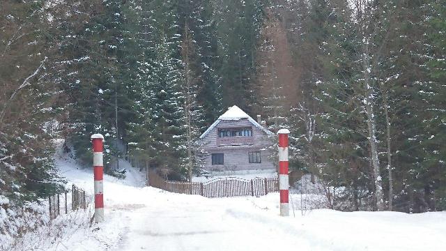 Miracole de iarnă în Neamț: S-a deszăpezit un drum închis circulației publice!