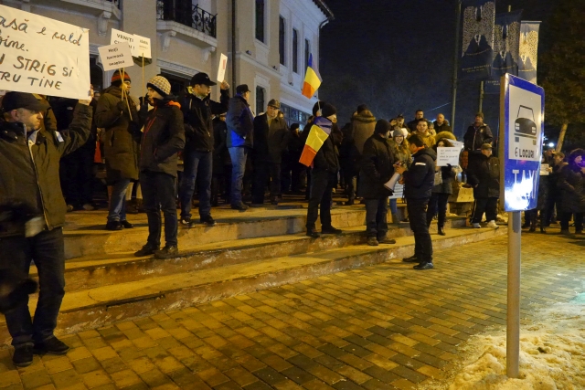 ACTUALIZARE FOTO PROTEST LA PIATRA NEAMȚ: 2.500 de persoane din nou în stradă!