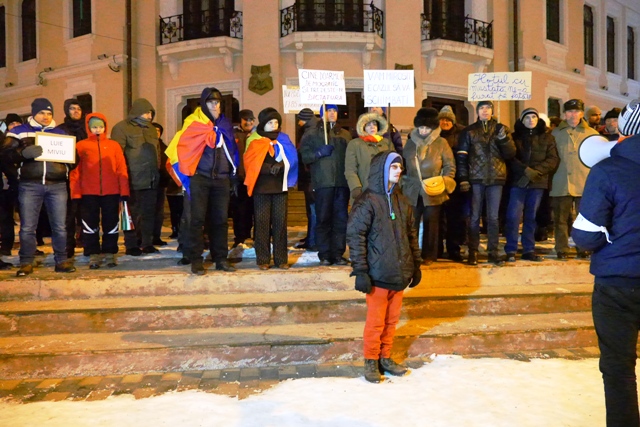 Sâmbătă 11 februarie. Proteste la -10 grade la Piatra Neamț. Foto