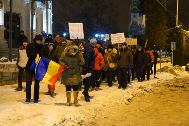 Sâmbătă 11 februarie. Proteste la -10 grade la Piatra Neamț. Foto