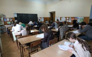 1.300 de elevi din Neamț ”petrec” weekend-ul la olimpiade