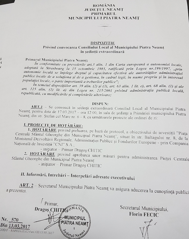 Vicele Gavrilescu semnează la Primărie și când e în concediu