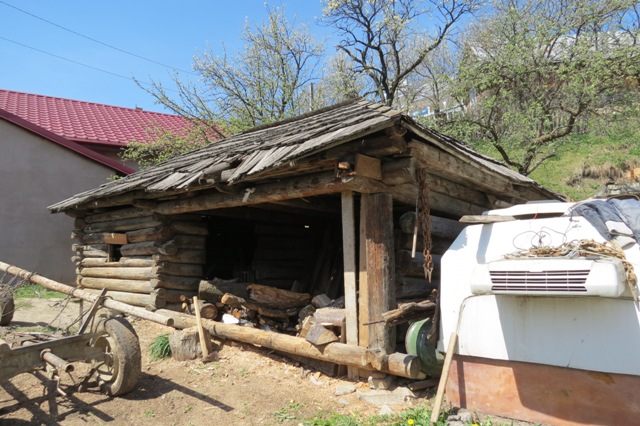 Patrimoniu: Brânzăria lui Creangă a ajuns magazie de lemne
