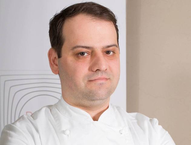 Chef Nico Lontras la Târgu Neamț: ”Avem patru anotimpuri, avem munte, avem mare și mâncăm cartofi prăjiți!”