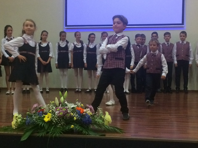 GALERIE FOTO O nouă zi de sărbătoare la Școala nr. 8 Piatra Neamț