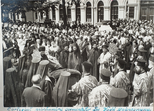 foto 25 moment din timpul procesiunii piata universitatii 21 mai 1934