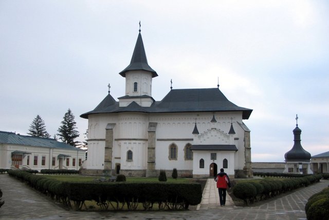 Semnal de alarmă: promovăm telegondola și distrugem Mănăstirea Neamț!