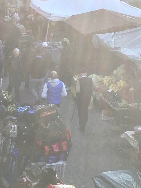 Atenție la &#8220;cumpărătorii&#8221; de ghebe din Piața Centrală! Păziți-vă singuri, că polițiștii locali vor flagrant!