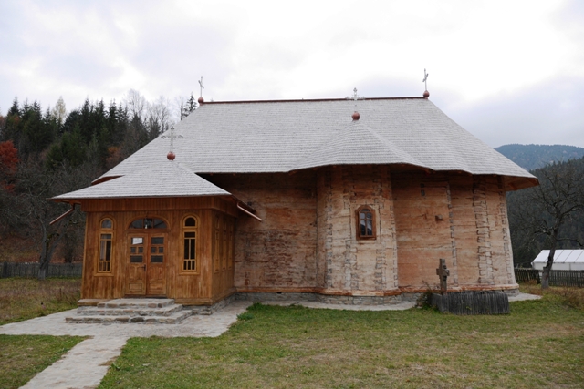 Mănăstirea Tarcău – salvată de la prăbușire prin contribuția localnicilor