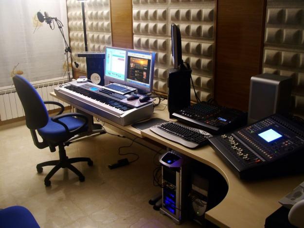 Artistii pasionati de muzica isi muta studioul acasa!