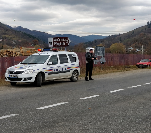 ACTUALIZARE Bărbat căzut cu tot cu mașină în Bistrița la Pângărați * Constatările poliției