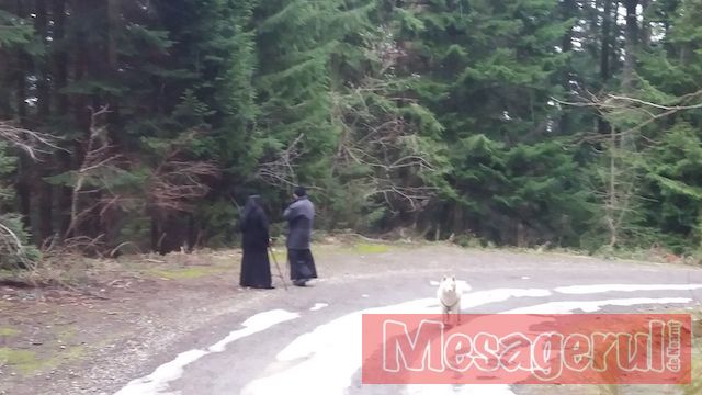Foto exclusiv. Fostul episcop de Huși, iubitorul de bărbați, pângărește în continuare zona Văratec- Agapia