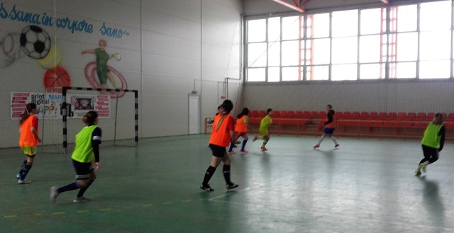 Paradoxul fotbalului feminin: Fetele joacă, dar nu sunt fane fotbal