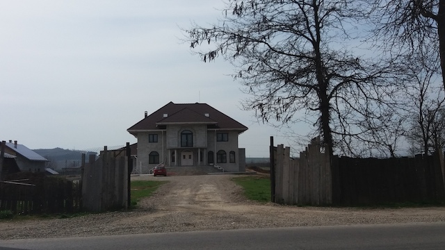 Târgu-Neamţ: Casa unui fost consilier judeţean calcată de hoţi în noaptea de Înviere