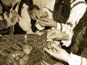 Datinile românilor: Sâmbăta Paștelui sau puterea femeii
