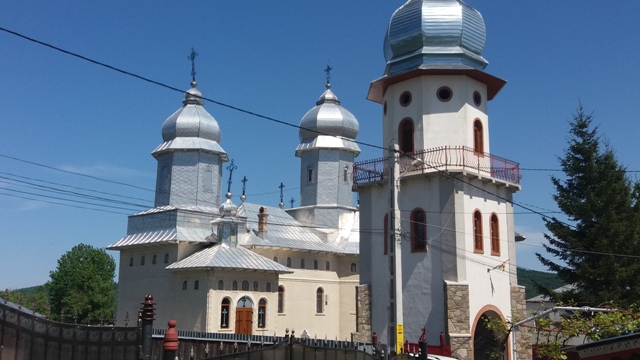 Prima biserică pe stil vechi construită în România se află la Vânători-Neamţ
