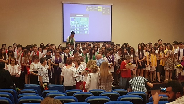 Școala Gimnazială nr. 5 Piatra Neamț: Curs festiv al absolvenților clasei a VIII-a dedicat Centenarului Marii Uniri. Galerie Foto