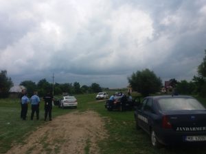 Târgu-Neamţ: Scandal între două familii de rromi din Tăbăcari, cu altă țigancă gravidă
