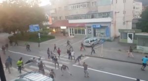 Știre actualizată. Ţiganii care s-au încăierat în plină stradă la Târgu Neamţ, nu pot fi arestaţi !