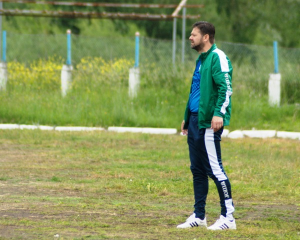 Interviuri din ”fotbalul mic” &#8211; FLORIN PINTILII (antrenor Bradu Borca): ”O combinaţie între patronat şi autorităţi cred eu că ar fi aur pentru fotbalul românesc!”