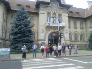 Semafor în fața Muzeului de Istorie și Arheologie Piatra Neamț