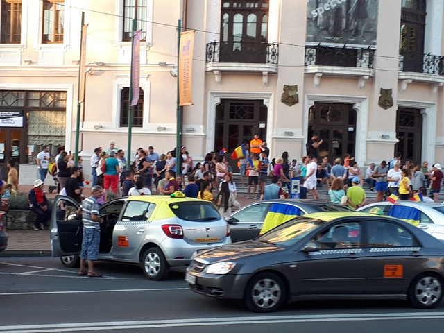 Piatra Neamț, a doua zi de proteste: ”Analfabeții”- sloganul zilei